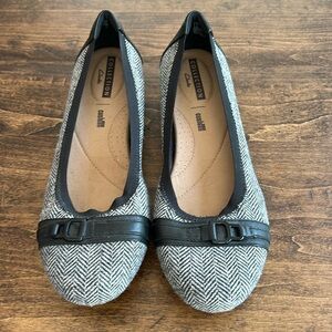 Clarks Collection Women's Gray/Black Flats Size 8.5